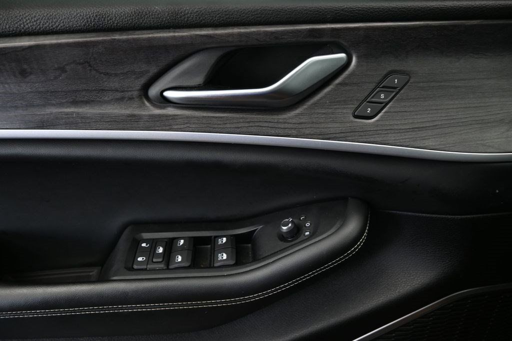 Used 2023 Jeep Grand Cherokee L Limited RWD image 19