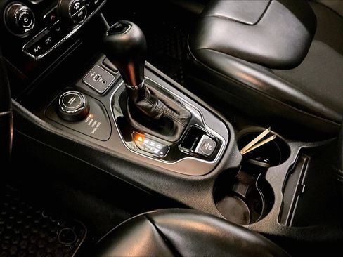 Used 2020 Jeep Cherokee Latitude Plus image 17