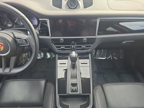 Used 2023 Porsche Macan image 12