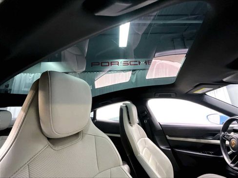 Used 2021 Porsche Taycan 4S w/ Premium Package image 27