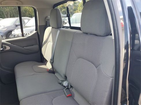 Used 2020 Nissan Frontier SV w/ Midnight Edition Floor Mats image 11