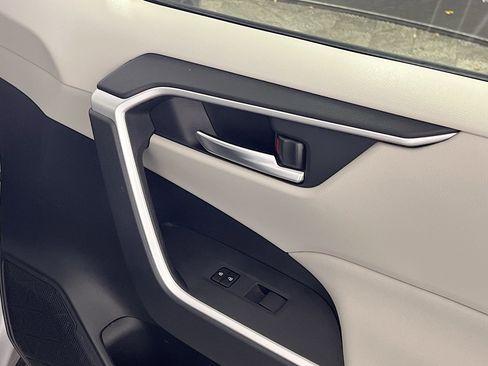 Used 2019 Toyota RAV4 XLE image 32