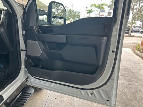 Used 2025 Ford F350 Lariat AWD/4WD image 27