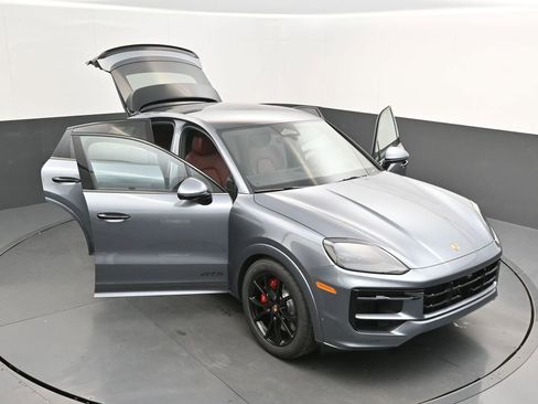 New 2026 Porsche Cayenne GTS image 45