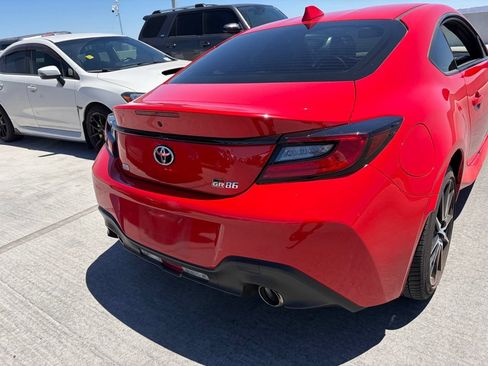 Used 2023 Toyota GR86 RWD image 4