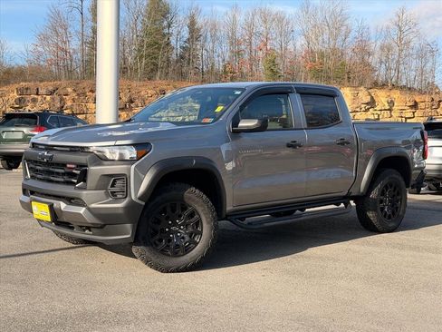 Used 2024 Chevrolet Colorado Trail Boss w/ Advanced Trailering Package image 2