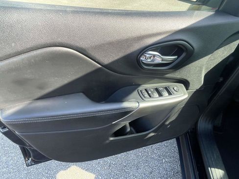 Used 2021 Jeep Cherokee Latitude Plus w/ Sun & Sound Group FWD image 14