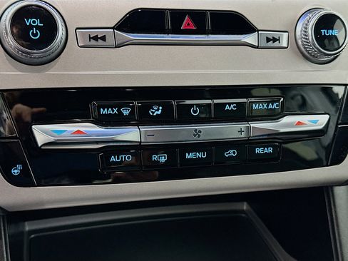 Used 2024 Ford Explorer XLT w/ Equipment Group 202A image 23