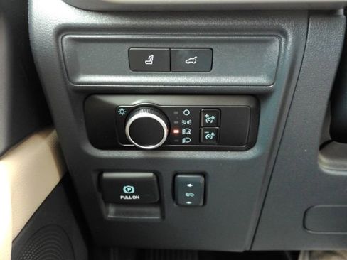 Used 2024 Ford Expedition XLT AWD/4WD image 38