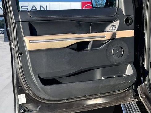 Used 2024 Ford Expedition Limited image 17