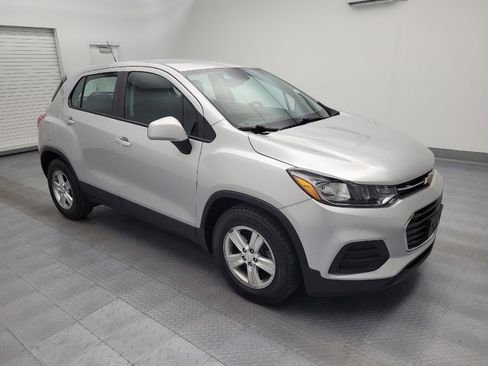 Used 2020 Chevrolet Trax LS FWD image 11