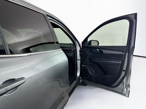 Used 2025 Buick Enclave Preferred FWD image 34