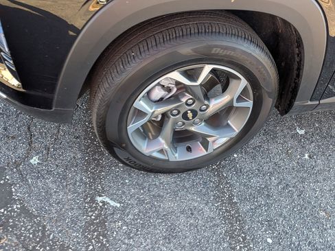 Used 2025 Chevrolet Trax LT w/ LT Convenience Package image 12