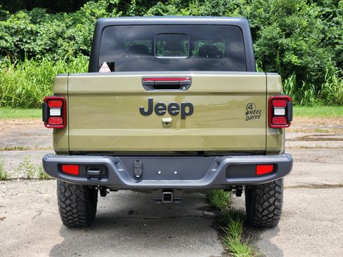 New 2025 Jeep Gladiator Willys image 19