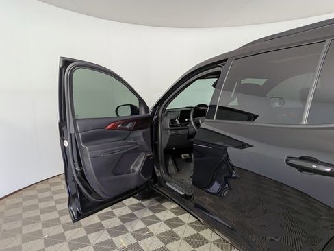 Used 2024 Chevrolet Traverse RS image 16