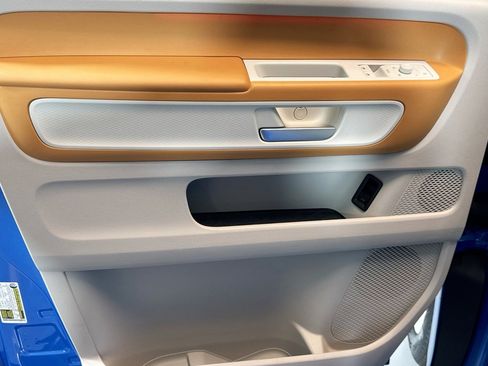 Used 2025 Volkswagen ID. Buzz 1st Edition image 17