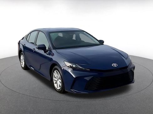 Used 2025 Toyota Camry LE image 3