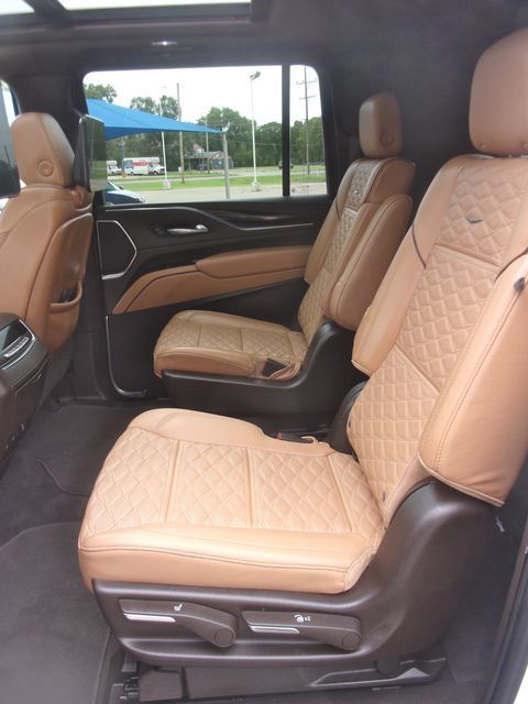 Used 2023 Cadillac Escalade ESV Premium Luxury w/ Performance Package AWD/4WD image 31