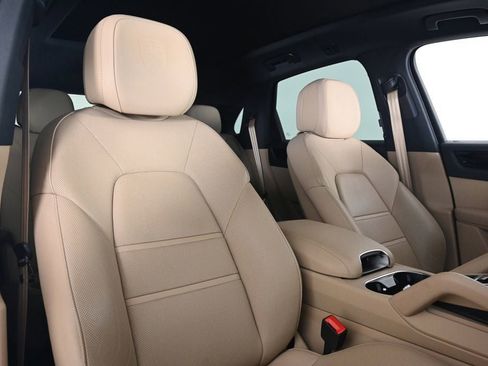 Certified 2023 Porsche Cayenne Platinum Edition AWD/4WD image 18