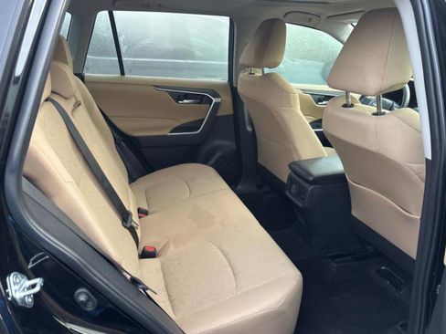 Used 2025 Toyota RAV4 XLE w/ Convenience Package image 10