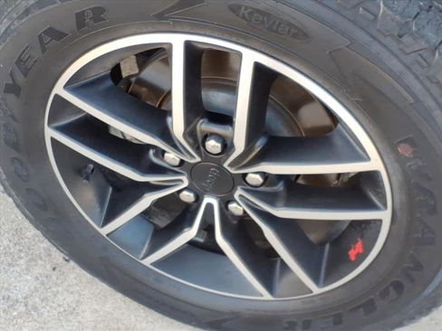 Used 2021 Jeep Grand Cherokee Trailhawk w/ Premium Lighting Group image 24