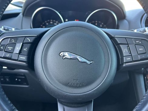 Used 2019 Jaguar F-PACE image 27