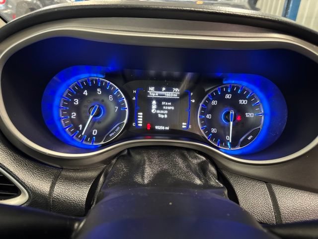 Used 2020 Chrysler Pacifica Touring-L FWD image 29