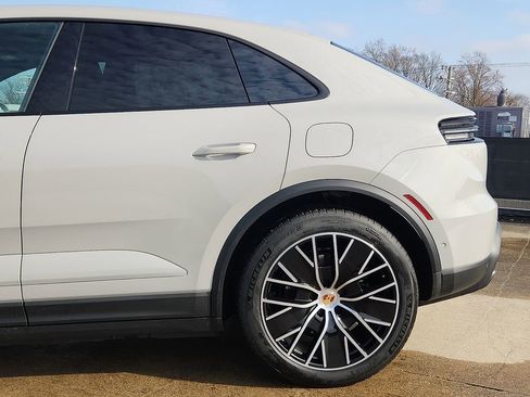 New 2026 Porsche Macan 4 Electric image 7