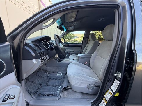 Used 2011 Toyota Tacoma PreRunner w/ SR5 Pkg #2 RWD image 8