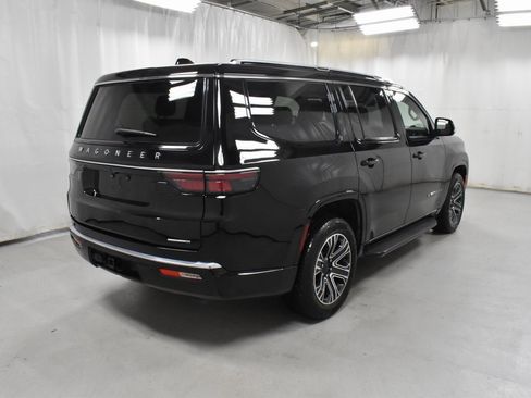 Used 2024 Jeep Wagoneer Series II w/ Flexible Seating Group image 5