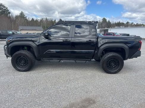 Used 2024 Toyota Tacoma TRD Sport w/ TRD Sport Upgrade Package AWD/4WD image 3