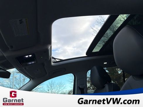 New 2025 Volkswagen Tiguan SE image 15