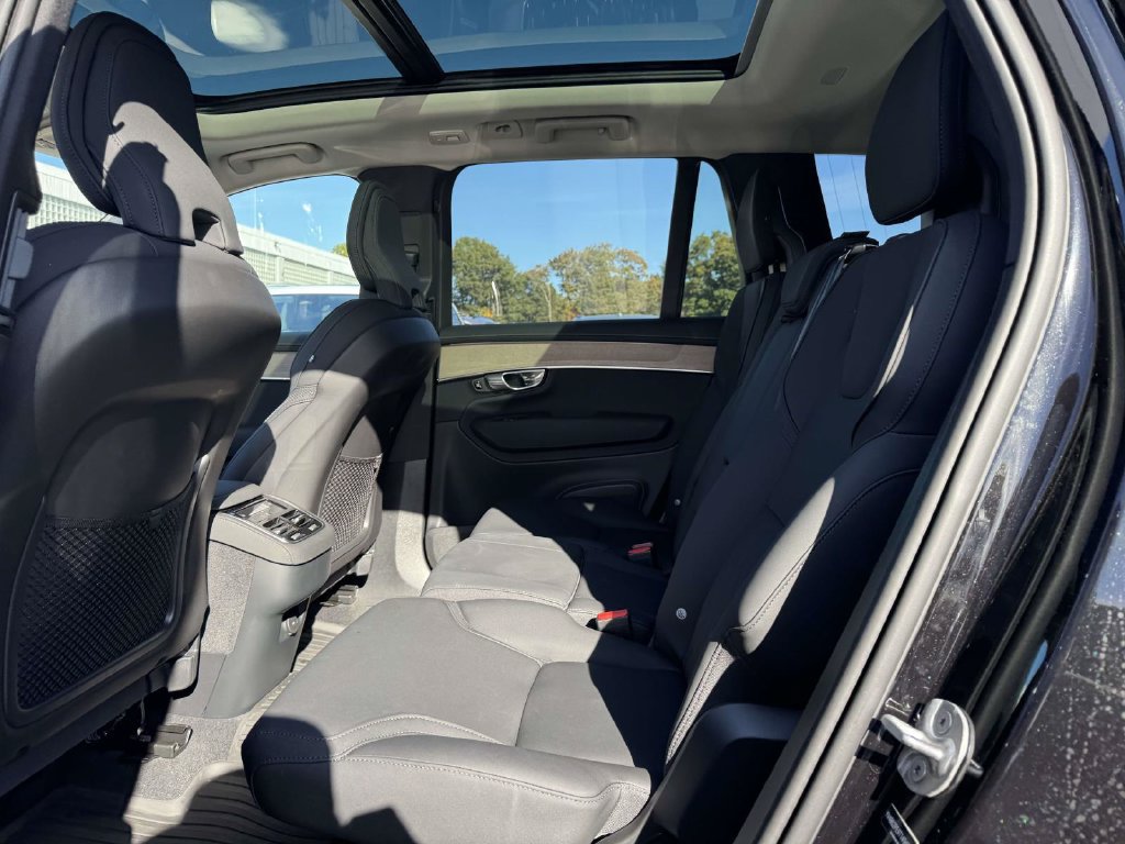 Used 2026 Volvo XC90 B6 Plus w/ Protection Package Premier AWD/4WD image 9