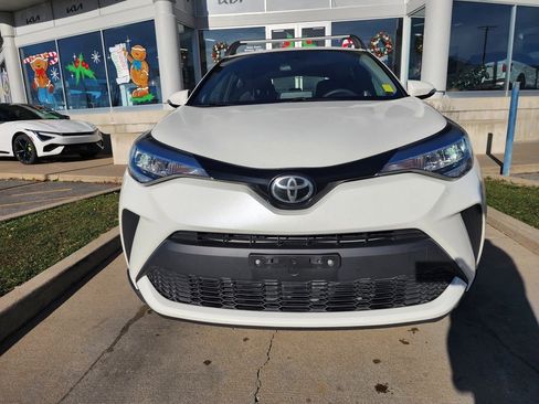 Used 2021 Toyota C-HR LE image 2