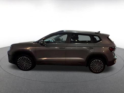 Used 2026 Volkswagen Taos SE FWD image 5