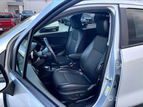 Certified 2022 Chevrolet Trax LT w/ Sport Edition image 10