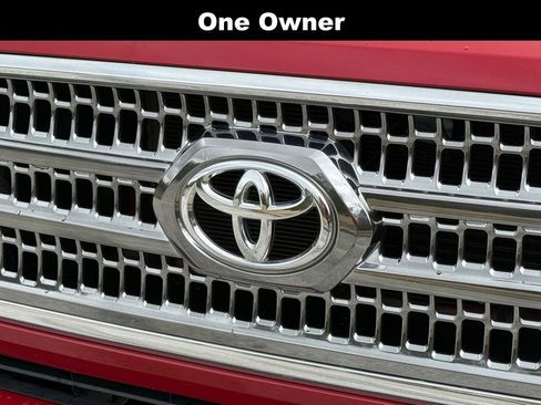 Used 2017 Toyota Tacoma TRD Off-Road w/ Tow Package (A/T) image 6