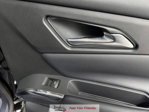 New 2026 Chevrolet Traverse LT w/ Sun and Wheel Package FWD image 36