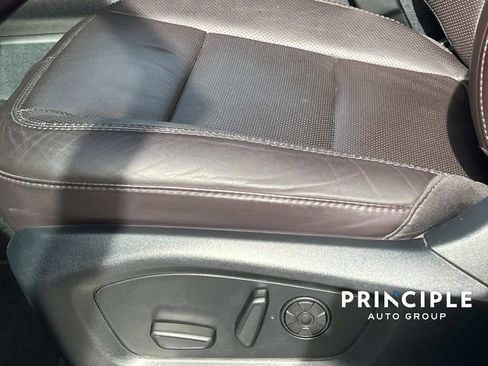 Used 2025 Ford Explorer Platinum w/ LUX Leather Package image 16