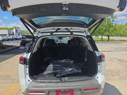 New 2026 Nissan Pathfinder Platinum AWD/4WD image 8