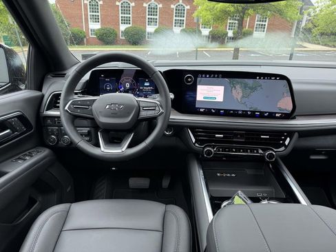 Used 2026 Chevrolet Suburban Z71 w/ Comfort Package AWD/4WD image 8