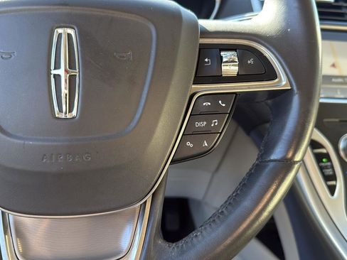 Used 2019 Lincoln Nautilus Reserve image 16