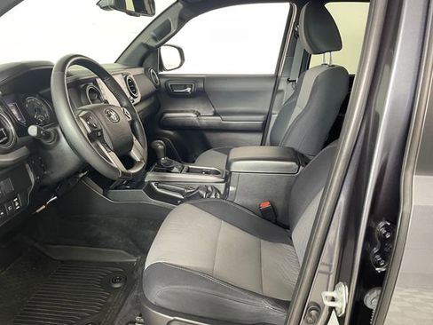 Used 2021 Toyota Tacoma TRD Off-Road image 2