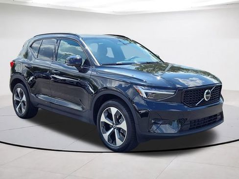 Certified 2026 Volvo XC40 B5 Plus AWD/4WD image 1