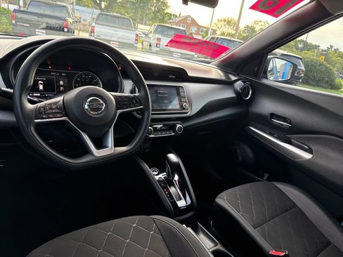 Used 2018 Nissan Kicks SV FWD image 23