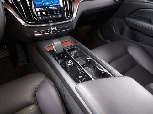 Certified 2025 Volvo V60 B5 Cross Country Plus AWD/4WD image 10