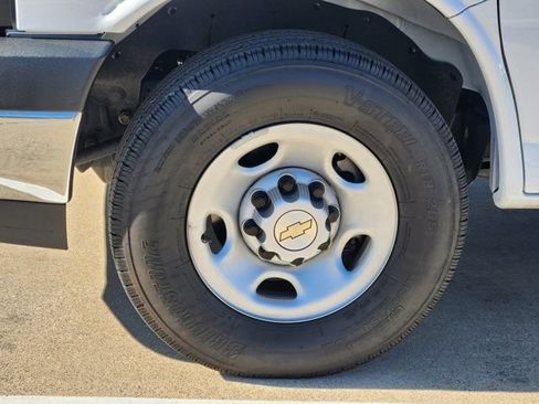 Used 2025 Chevrolet Express 3500 w/ Power Convenience Package image 15