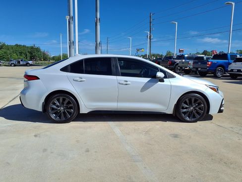 Certified 2025 Toyota Corolla SE w/ SE Premium Package image 5