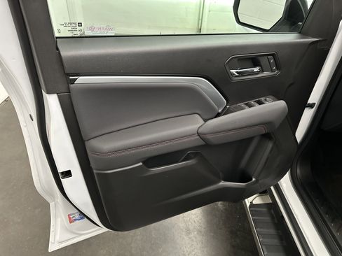 Used 2024 Chevrolet Colorado Z71 w/ Z71 Convenience Package 2 image 19