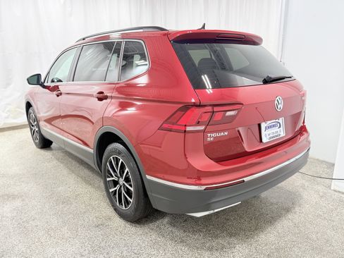 Used 2021 Volkswagen Tiguan SE w/ Panoramic Sunroof Package image 6